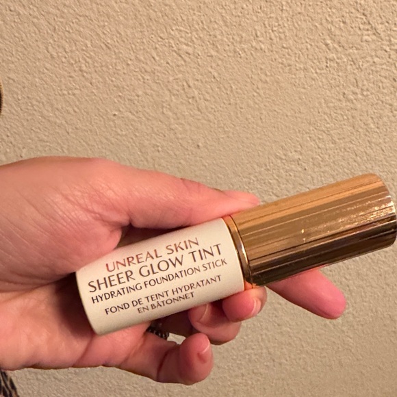 Charlotte tilbury unreal skin sheer glow tint - Picture 2 of 5